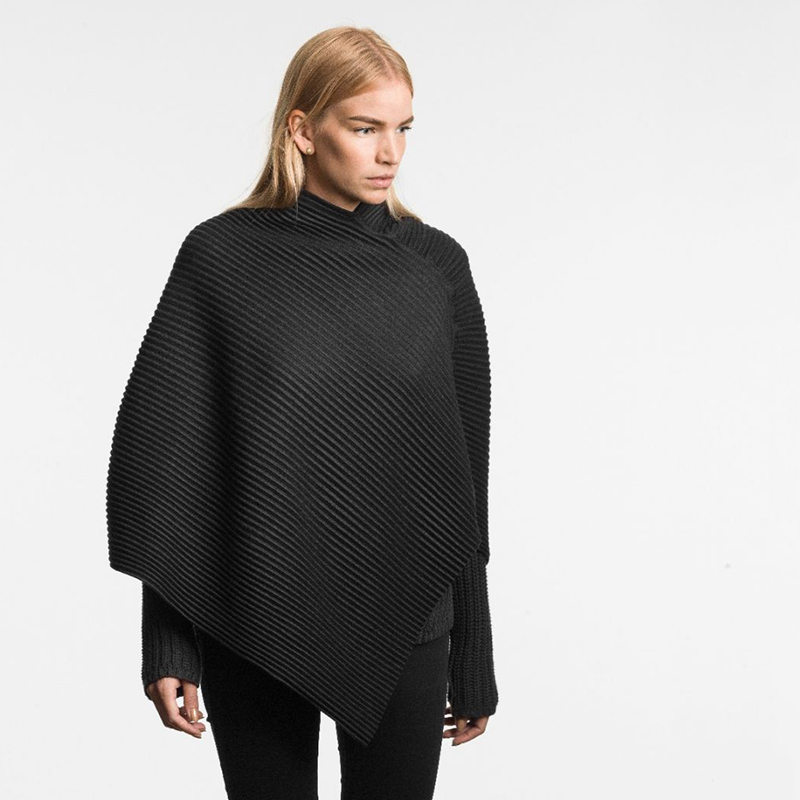 pleece poncho svart 1